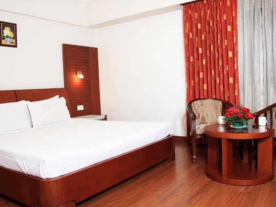 Hotel Parijatha Gateway Bangalore Exterior foto